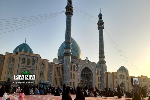 حال و هوای مسجد جمکران و کوه خضر نبی در روز عرفه