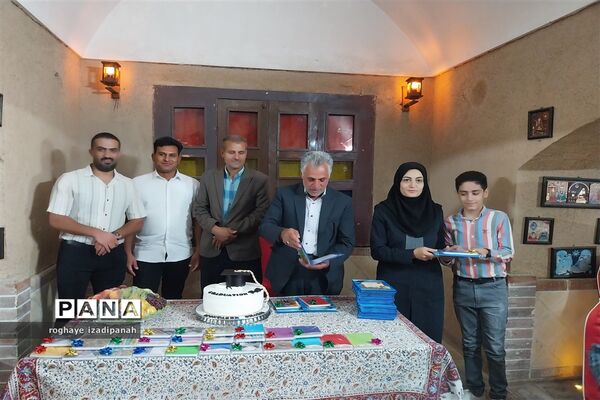 برگزاری جشن پایان سال تحصیلی کلاس ششمی‌ها در دبستان منتظرقائم خاتم
