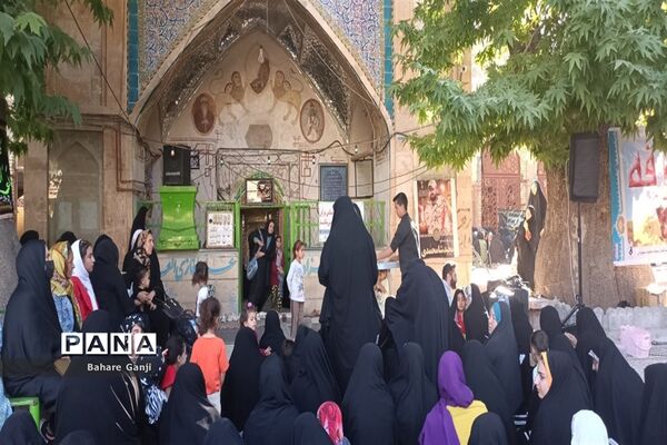 قرائت دعای عرفه در جوار حرم امامزاده سلطان نورالدین اردکان