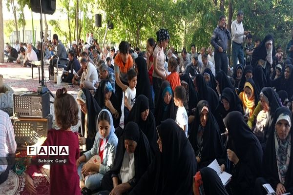 قرائت دعای عرفه در جوار حرم امامزاده سلطان نورالدین اردکان