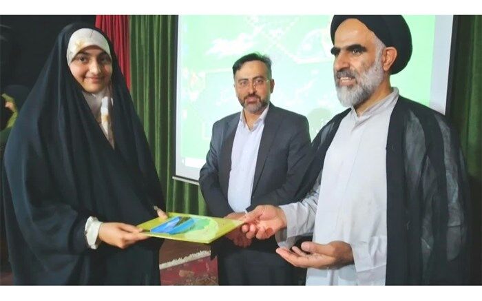 آیین تجلیل از برگزیدگان مسابقات قرآنی، فرهنگی و هنری دانش‌آموزان محمودآبادی