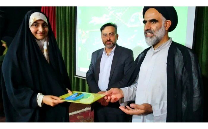 آیین تجلیل از برگزیدگان مسابقات قرآنی، فرهنگی و هنری دانش‌آموزان محمودآبادی
