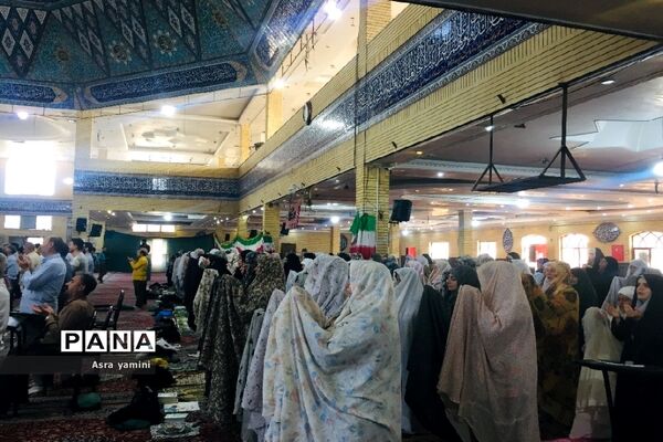 نماز عید قربان در مصلی صاحب‌الزمان شهرستان بهارستان