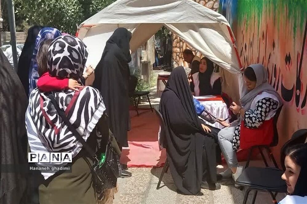 برپایی ایستگاه‌سلامت توسط جمعیت هلال‌احمر قرچک در روستای ولی‌آباد