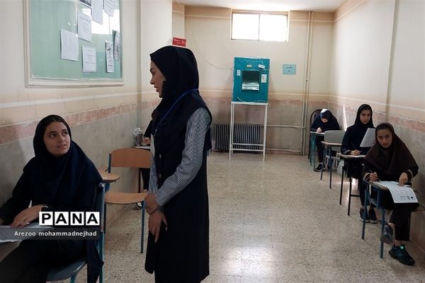 برگزاری آزمون نمونه‌دولتی در هنرستان‌ کمال شهرستان‌ قرچک