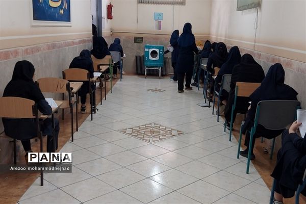 برگزاری آزمون نمونه‌دولتی در هنرستان‌ کمال شهرستان‌ قرچک