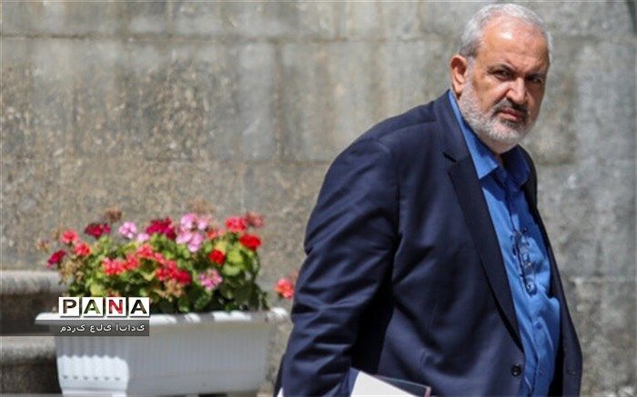 با ویژه‌خواری مبارزه می‌کنیم