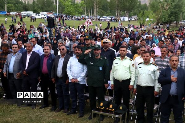 برداشت رز دمشقی در روستای عنصرود تبریز