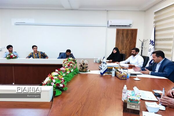 نشست غیرعلنی هیات رئیسه مجلس دانش‌آموزی شهرستان بافق با شهردار و اعضای شورای شهر