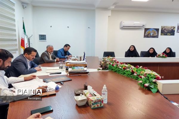 نشست غیرعلنی هیات رئیسه مجلس دانش‌آموزی شهرستان بافق با شهردار و اعضای شورای شهر