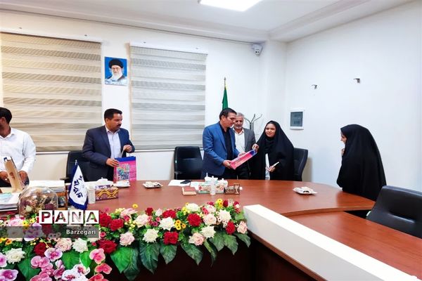 نشست غیرعلنی هیات رئیسه مجلس دانش‌آموزی شهرستان بافق با شهردار و اعضای شورای شهر