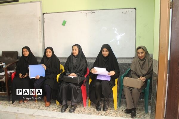 بازدید معاون پژوهش، برنامه‌ریزی و توسعه منابع انسانی آموزش و پرورش استان بوشهر از روند بررسی مدارک آزمون استخدامی