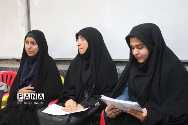 بازدید معاون پژوهش، برنامه‌ریزی و توسعه منابع انسانی آموزش و پرورش استان بوشهر از روند بررسی مدارک آزمون استخدامی