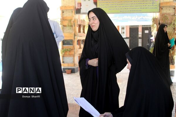 بازدید معاون پژوهش، برنامه‌ریزی و توسعه منابع انسانی آموزش و پرورش استان بوشهر از روند بررسی مدارک آزمون استخدامی