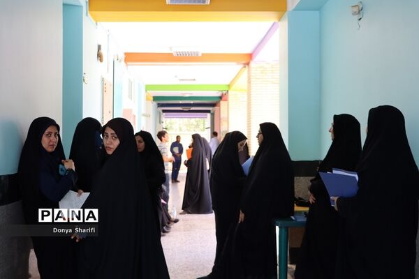 بازدید معاون پژوهش، برنامه‌ریزی و توسعه منابع انسانی آموزش و پرورش استان بوشهر از روند بررسی مدارک آزمون استخدامی