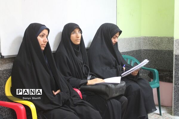بازدید معاون پژوهش، برنامه‌ریزی و توسعه منابع انسانی آموزش و پرورش استان بوشهر از روند بررسی مدارک آزمون استخدامی