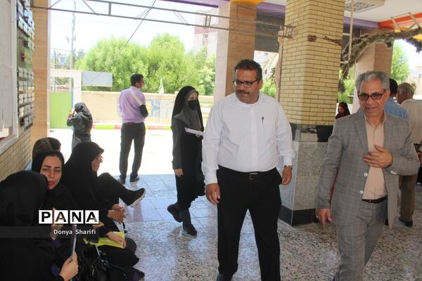 بازدید معاون پژوهش، برنامه‌ریزی و توسعه منابع انسانی آموزش و پرورش استان بوشهر از روند بررسی مدارک آزمون استخدامی