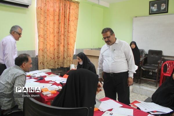 بازدید معاون پژوهش، برنامه‌ریزی و توسعه منابع انسانی آموزش و پرورش استان بوشهر از روند بررسی مدارک آزمون استخدامی