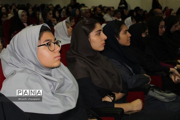 آیین تجلیل از برگزیدگان چهل و یکمین دوره مسابقات فرهنگی و هنری