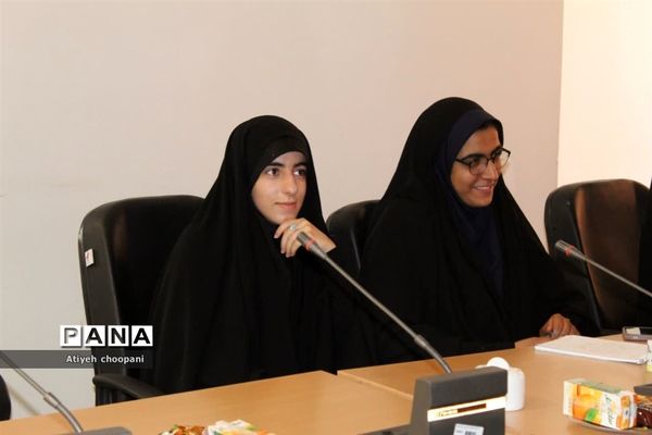 نشست دانش‌آموزان مجلس دانش‌آموزی با مسئولان سازمان دانش‌آموزی شهر تهران