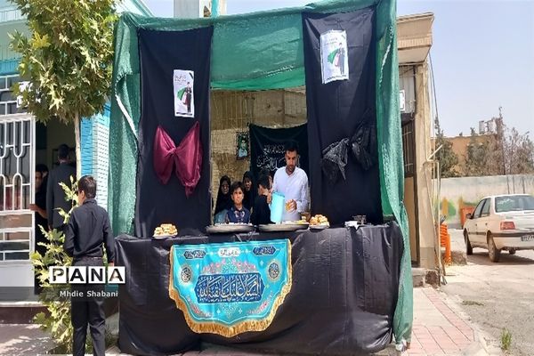 مراسم ترحیم دانش‌آموز قهرمان کاشمری