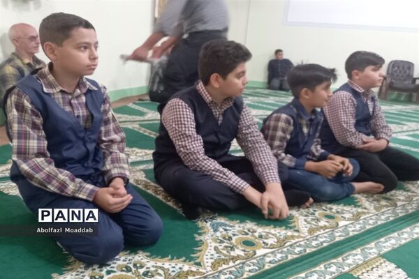 مراسم ترحیم دانش‌آموز قهرمان کاشمری