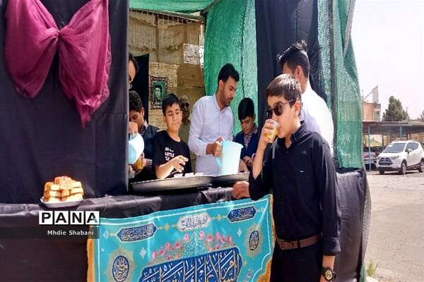 مراسم ترحیم دانش‌آموز قهرمان کاشمری
