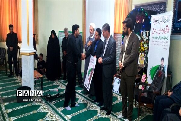 مراسم ترحیم دانش‌آموز قهرمان کاشمری