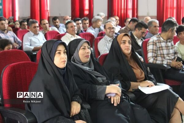 آیین اختتامیه طرح‌ها و برنامه‌های معاونت آموزش ابتدایی ناحیه یک بهارستان