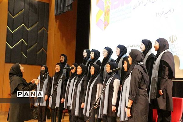 آیین تجلیل از برگزیدگان چهل و یکمین جشنواره فرهنگی هنری ناحیه۶