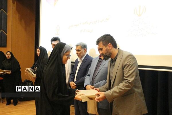 آیین تجلیل از برگزیدگان چهل و یکمین جشنواره فرهنگی هنری ناحیه۶