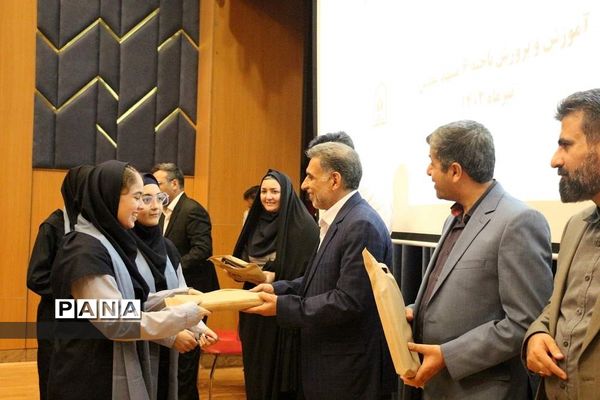 آیین تجلیل از برگزیدگان چهل و یکمین جشنواره فرهنگی هنری ناحیه۶