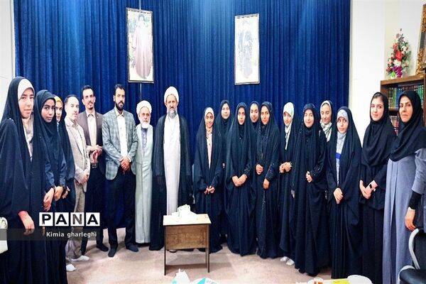 دیدار دانش‌آموزان نخبه قرآنی با امام جمعه شهرستان قرچک