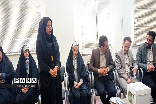 دیدار دانش‌آموزان نخبه قرآنی با امام جمعه شهرستان قرچک