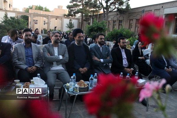 محفل شعر «سایه بوتراب»