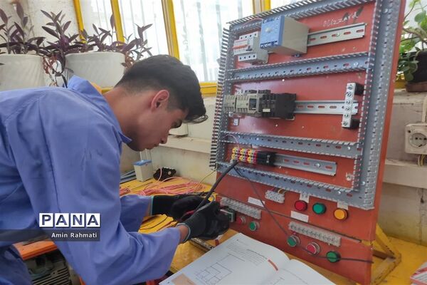 برگزاری مسابقات علمی مهارتی هنرستان‌های استان فارس