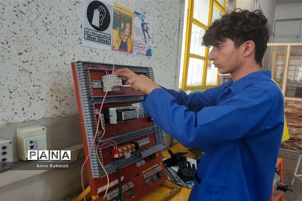برگزاری مسابقات علمی مهارتی هنرستان‌های استان فارس