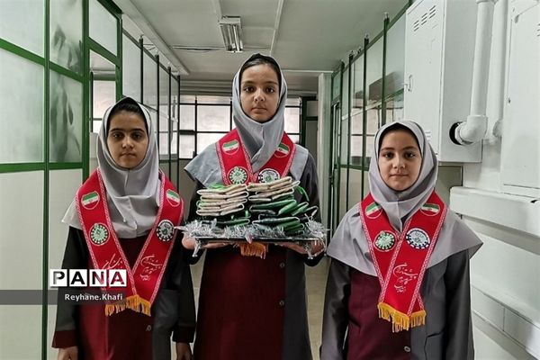 ‌تقدیر از کارمندان  معاونت آموزش متوسطه اداره‌کل امور شاهد و ایثارگران به‌مناسبت عید غدیرخم