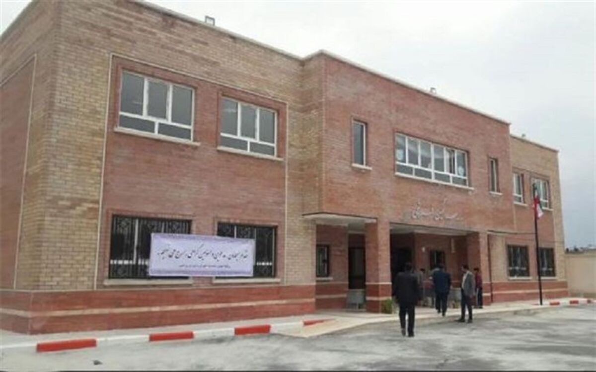 انعقاد تفاهم‌نامه ساخت ۸۰ کلاس درس از سوی مجمع خیرین مدرسه‌ساز ورامین