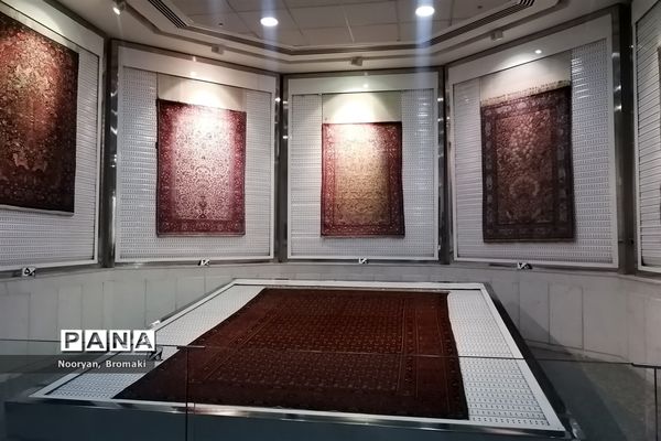 بازدید دانش‌آموزان زیارت اولی از موزه رضوی حرم امام رضا (ع)