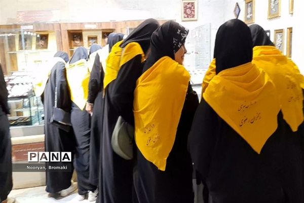 بازدید دانش‌آموزان زیارت اولی از موزه رضوی حرم امام رضا (ع)