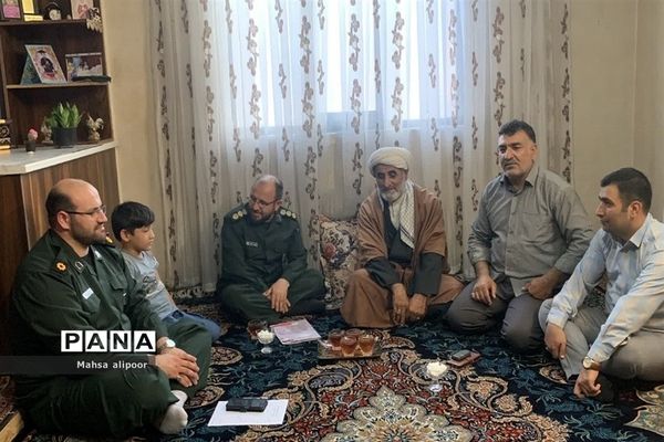 دیدار با خانواده شهدای سادات مدافع حرم در قرچک