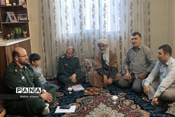 دیدار با خانواده شهدای سادات مدافع حرم در قرچک