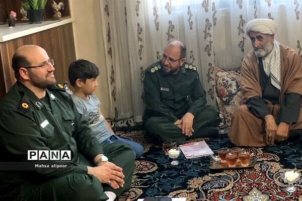 دیدار با خانواده شهدای سادات مدافع حرم در قرچک