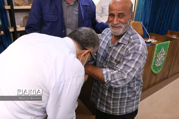 رونمایی از کتاب «درخت تنها» در قم