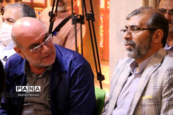 رونمایی از کتاب «درخت تنها» در قم