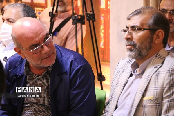 رونمایی از کتاب «درخت تنها» در قم