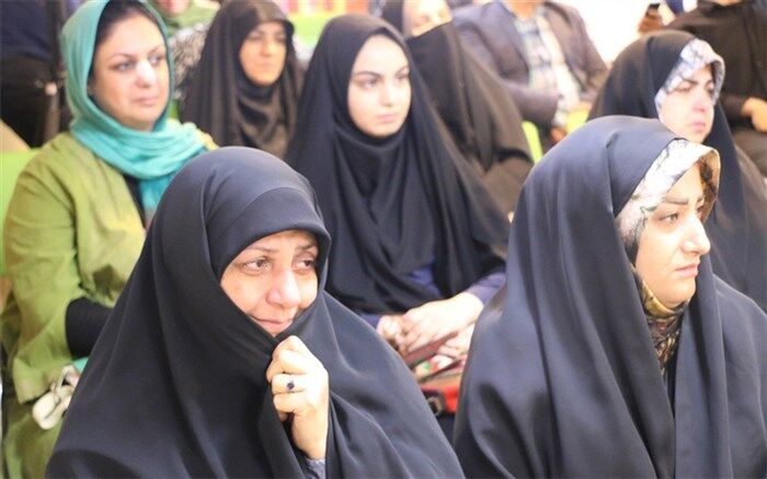 کتاب «درخت تنها» رونمایی شد