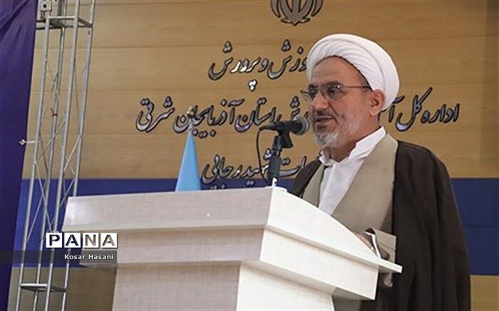 مقبولیت انسان‌ها با فرمانبرداری از ولایت فقیه مشخص می‌شود