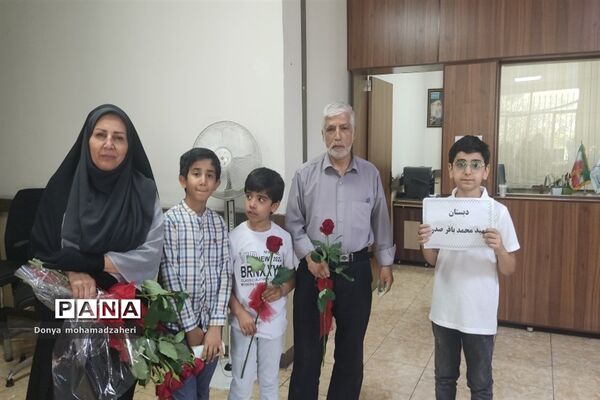 برگزاری جشن عید غدیر توسط دانش‌آموزان در اداره آموزش و پرورش منطقه۲